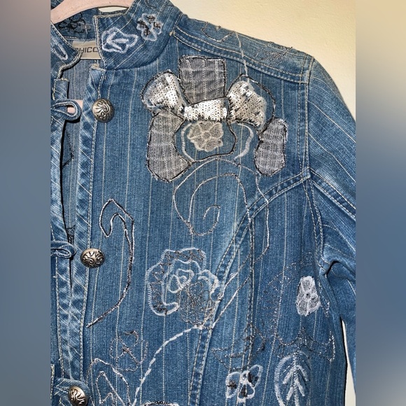 NWOT Chicos Floral Heavy Embroidered Artsy Denim Shirt Jacket - Picture 8 of 14